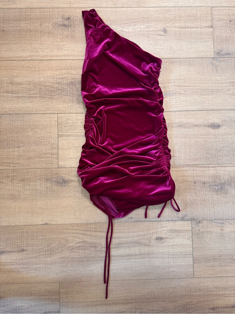 House of Harlow 1960 One-Shoulder Velvet Chemise in Berry